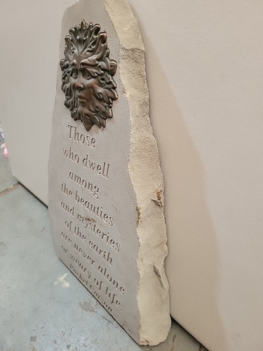 Piedra conmemorativa "Los que habitan" - Imagen 2 de 4