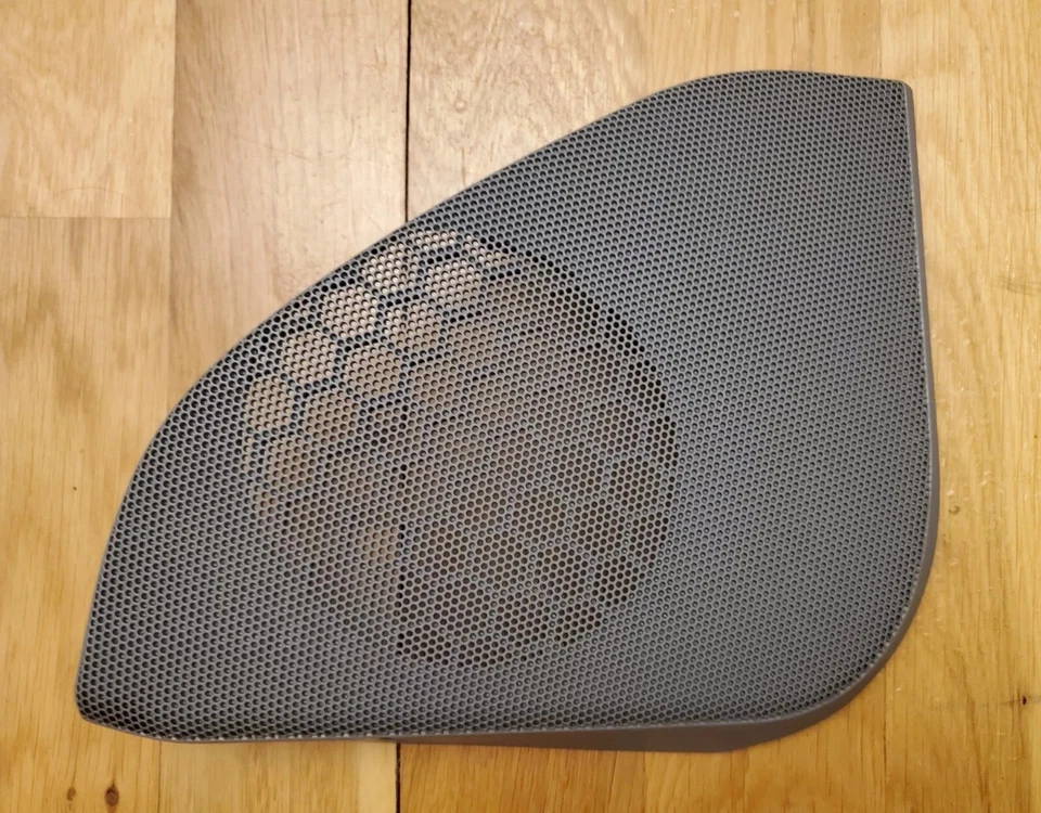 Original Mercedes W202 S202 Speaker Cover Rear Left 2027370588 - Image 2 of 4