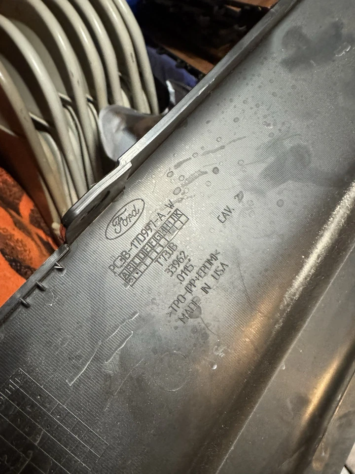 Panel de cenefa de presa de aire inferior delantero Ford F-250 Super Duty 2023-2025 Foto 4 de 4