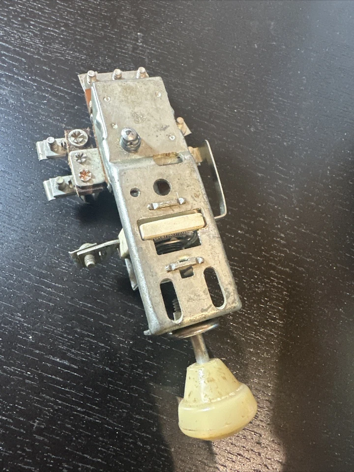 Interruptor de faros Corevette 1995048 nuevo fabricante original GM 1947-54 CHEVROLET 1953-54 Foto 3 de 3