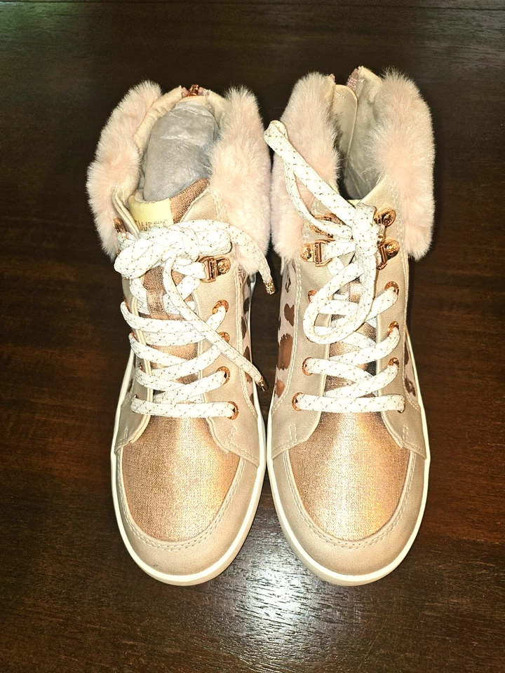 Botas cortas con ribete de piel rosa Nine West Kids Luna oro rosa para niña - talla 4 Foto 2 de 4