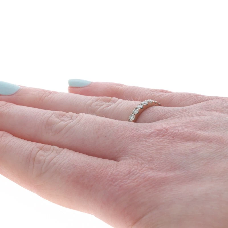 Alianza de boda de diamantes de oro rosa - Anillo francés brillante redondo de 14 k .70 ctw Foto 4 de 4