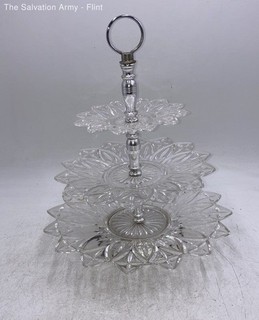Clear Glass Decorative Petal Pattern 3 Tier Serving Platter With Handle