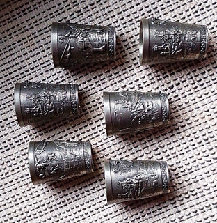 6x Zinn Schnapsbecher Zinnbecher mit Reliefmotiv Figuren Motiv Mensch