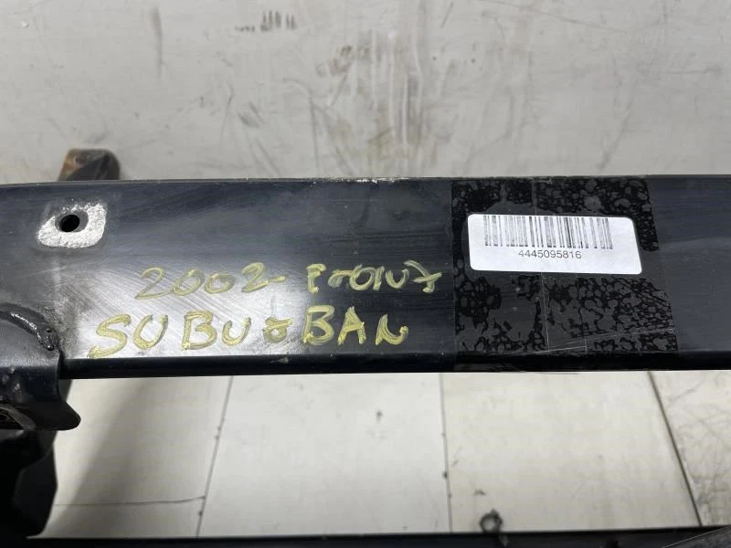 Chevrolet Suburban 1500 2002 radiador delantero soporte OEM+ Foto 2 de 4