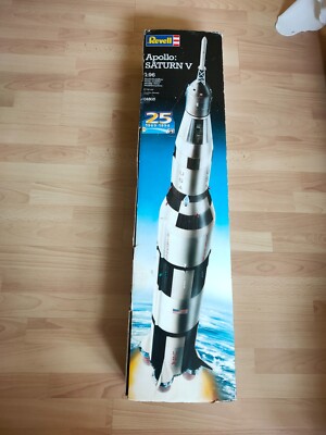 REVELL 04805 APOLLO SATURN V MODELLBAUSATZ IM MASSSTAB 1:96 25th Anniversary Edition.