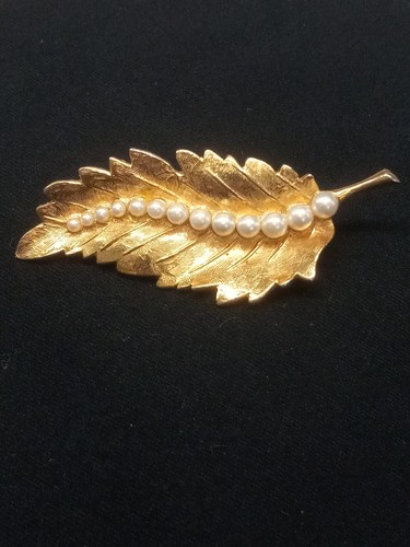 Spilla vintage Anne Klein testurizzata tono oro perle simulate design foglia - Foto 6 di 9