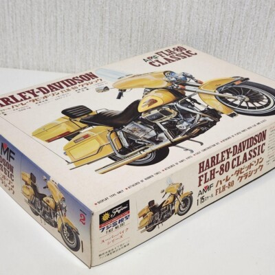 ハセガワ　HARLEY DADIDSON FLH 80 CLASSIC 1/8S Harley Davidson FLH-80 Classic 1/15 Model Kit by AMF Vintage Rare