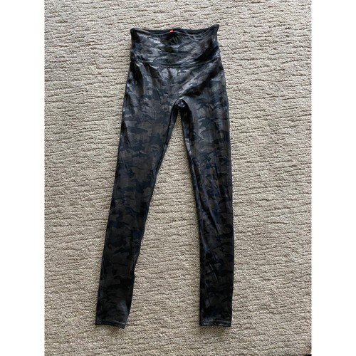  NWOT SPANX Shiny Black Camo Leggings size MEDIUM - Picture 6 of 8