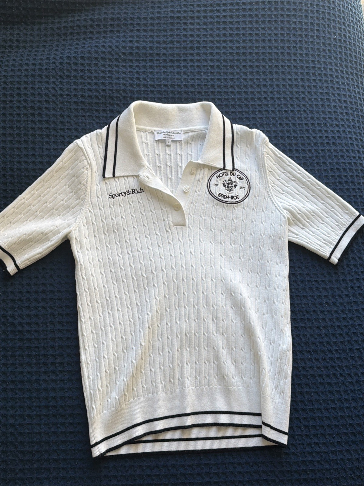 Camiseta Polo Sporty & Rich Hotel Du Cap Eden Roc Crest Azul/Azul Marino Mediana