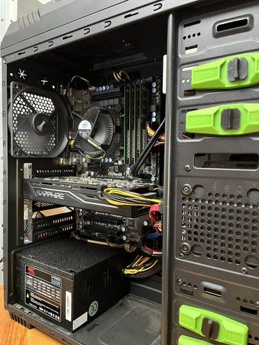 Gaming PC: Intel Xeon 1270 / H77 / 16GB / RX 580 8GB / 240GB + 320GB - Photo 3/9