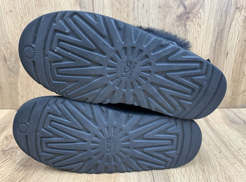 UGG Bailey Bow II Boots Big Kids Girls Size 2 Black Fur Lined School EU