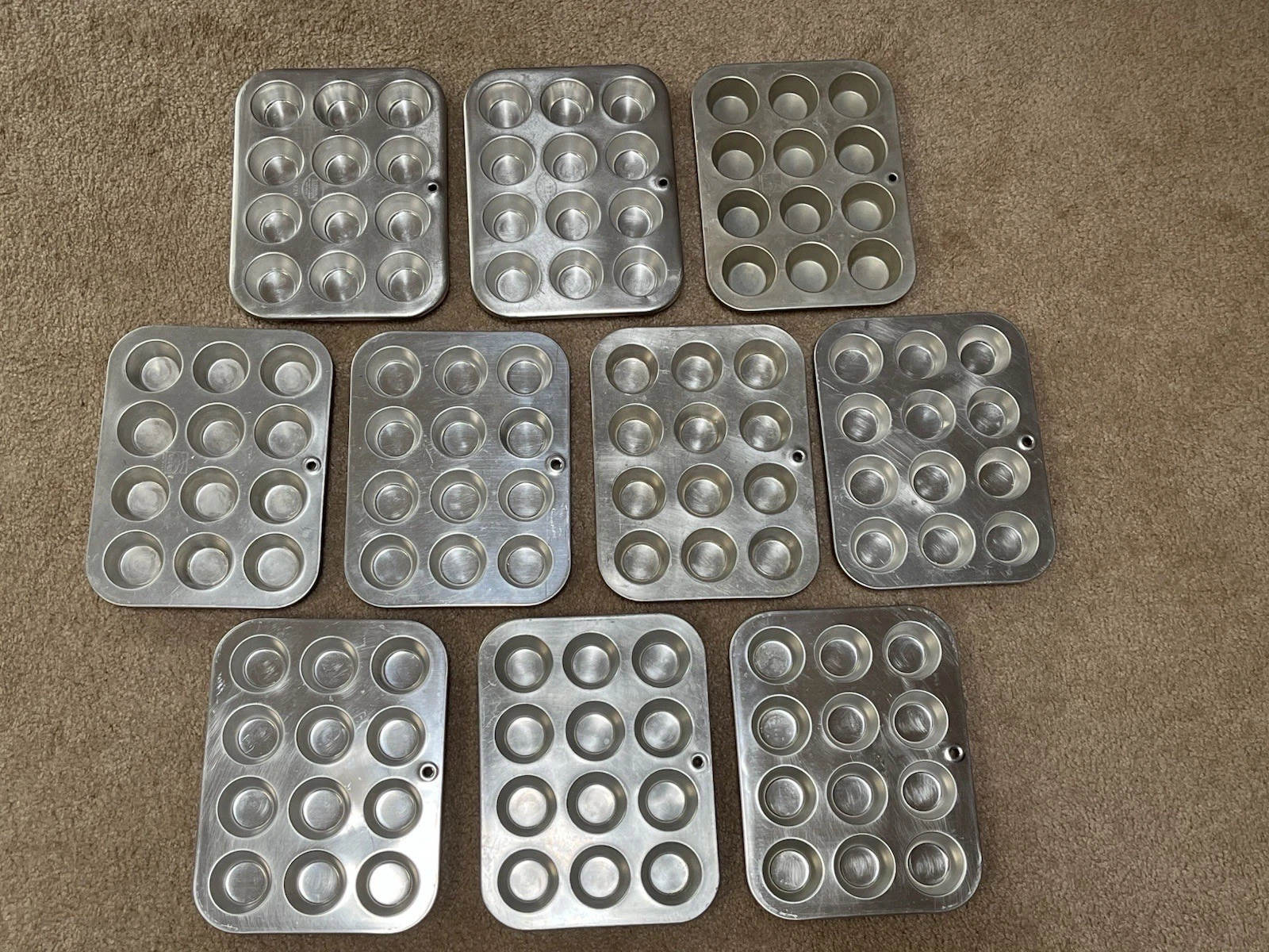 Lot of 10 ~Mini Muffin Cupcake Tart Pans ~ MIRRO and Unbranded ~Aluminum ~ EUC
Opens in a new window