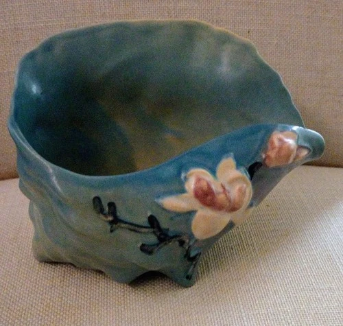 VINTAGE ROSEVILLE POTTERY MAGNOLIA CONCH SHELL #453-6