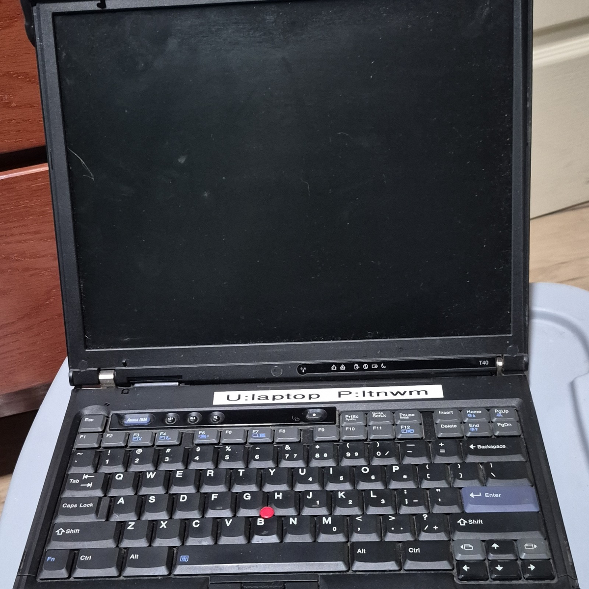 IBM ThinkPad T40 14in Intel Centrino Windows XP Wi-Fi Notebook