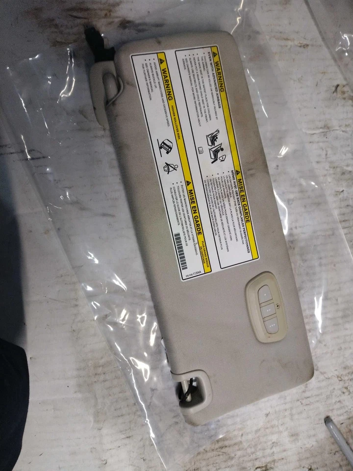 Used Left Sun Visor fits: 2016 Jeep Cherokee illuminated Left Grade A Foto 2 de 4