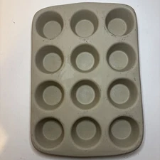 Pampered Chef Family Heritage Stoneware 12 Cupcake Muffin Dozen Pan #2123 USA