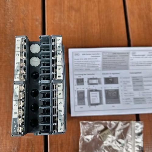 Eurotherm 3208/CC/VH/LRDX/R/4CL/G/ENG/ENG/ Temperature Controller - Picture 5 of 5