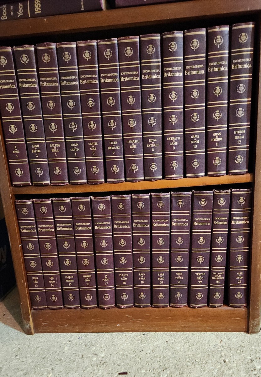 【洋書】encyclopedia international 【百科事典】 960px-Houghton_Typ_705.71.