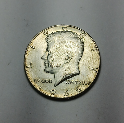1x 1966 (P) Kennedy Half Dollar - 40% Silver - One US $0.50 Coin