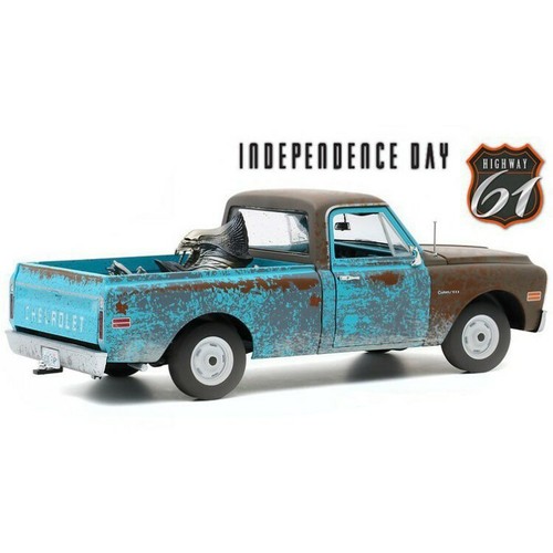 Highway 61 1:18 Independence Day 1971 Chevrolet C-10 Pickup & Alien Figure 18021 - Picture 3 of 4