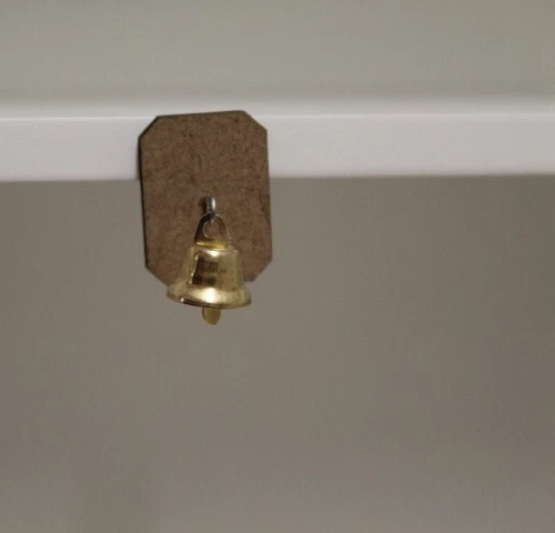 HANDCRAFTED PUPPENHAUS MINIATUR = Einwandglocke