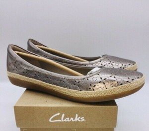 clarks perforated slip on