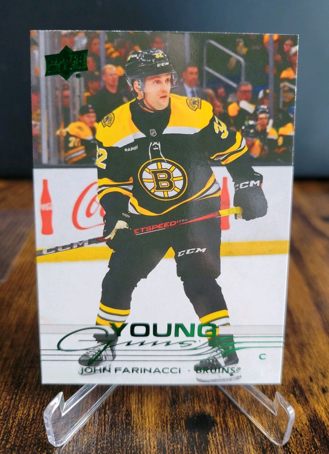 2025-26 Upper Deck Series 2 Young Guns Holiday Green #496 John Farinacci RC