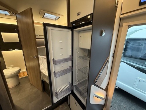 BRAND NEW! 2026 Swift Voyager 564 - French Bed - Picture 11 of 13