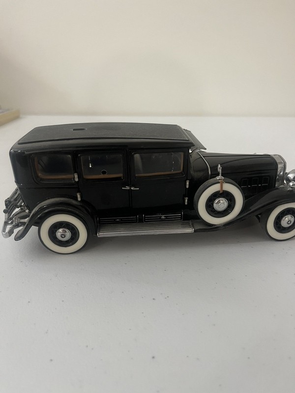 Franklin Mint - Al Capone - 1930 V-16 452 Cadillac Imperial Sedan Black - 1:24