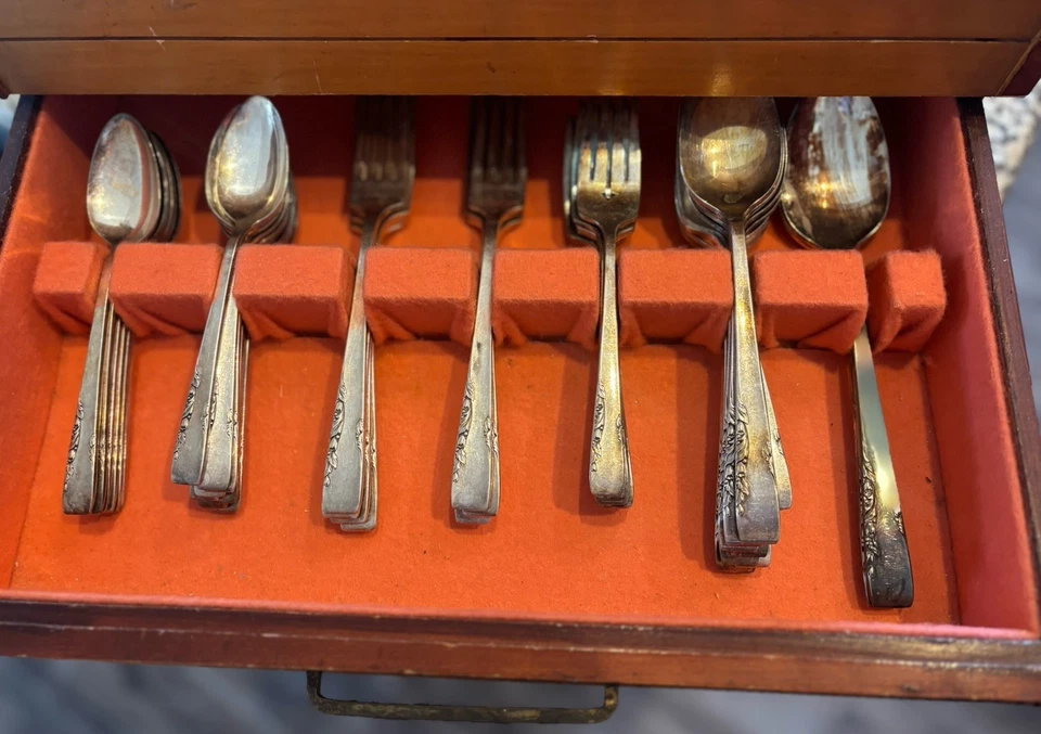 Juego de cubiertos de plata de colección Oneida 1881 Rogers Proposal de 48 piezas con cofre de madera Foto 3 de 4