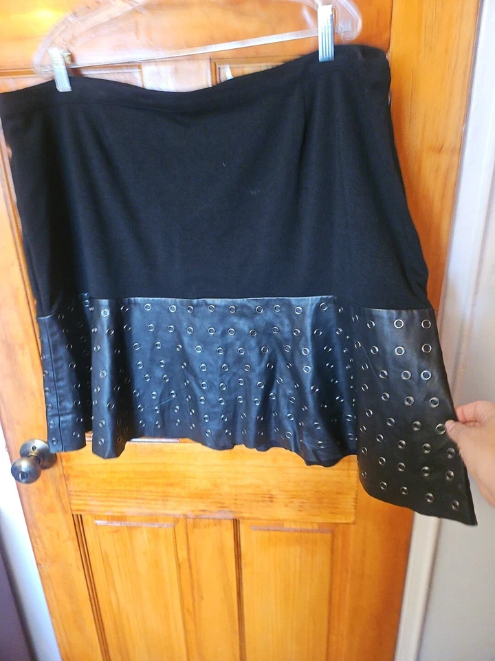 Falda negra para mujer Mynt 1792 detalles forrados de cuero talla 24W nueva sin etiquetas Foto 2 de 4