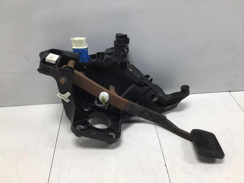 Ford Freestyle 2005 pedal de freno OEM+ Foto 4 de 4
