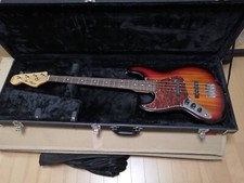 Guitare basse électrique gaucher modèle K-ON Akiyama Mio avec étui rigide