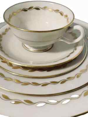 Lenox Vintage Golden Wreath Fine China service for 12