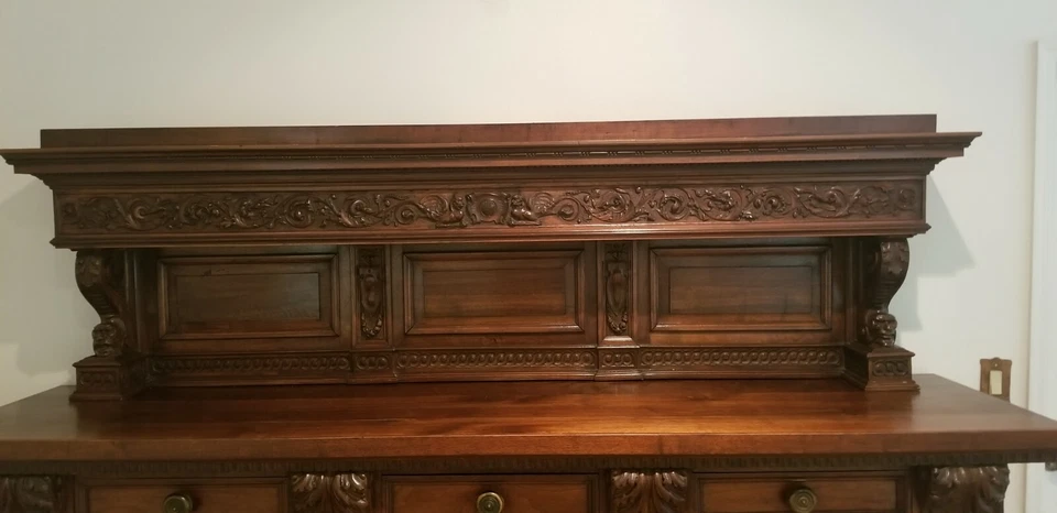 Mueble de servidor italiano tallado de nogal grande con patas de león muebles antiguos Foto 2 de 4