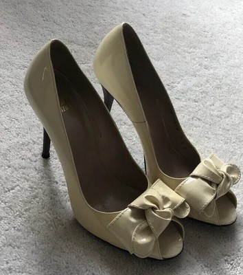 stuart weitzman bow heels