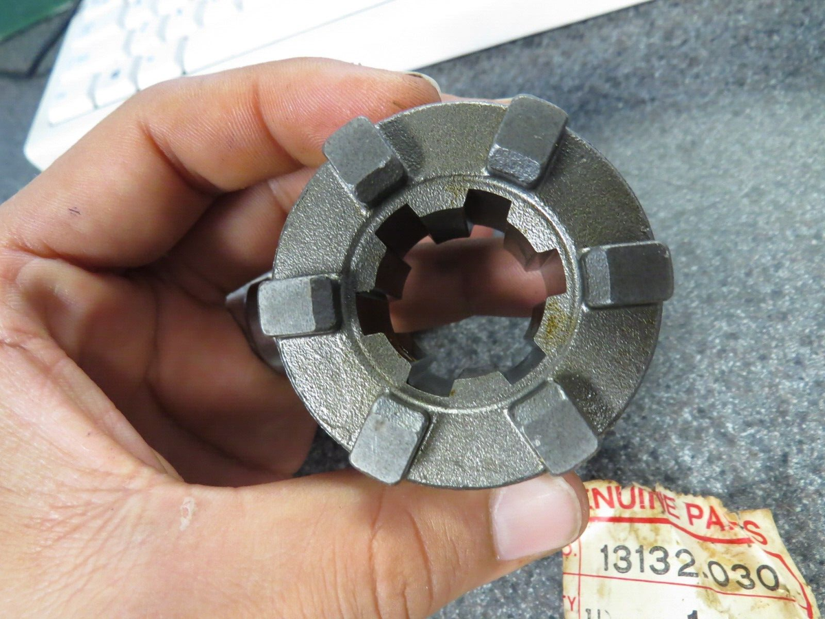 E.R.Kページ NOS Kawasaki 3rd Driveshaft Gear 76-77 KZ900 73-75 Z1 77-81