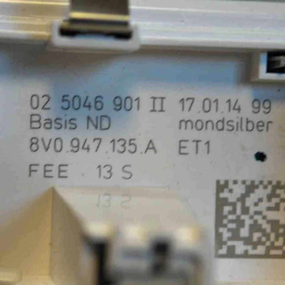 Audi A3 Sportback 8VA, 8VF Interior Light 5Q0951172 8V0947135A 1.6 Diesel 3406405 - Image 2 of 4