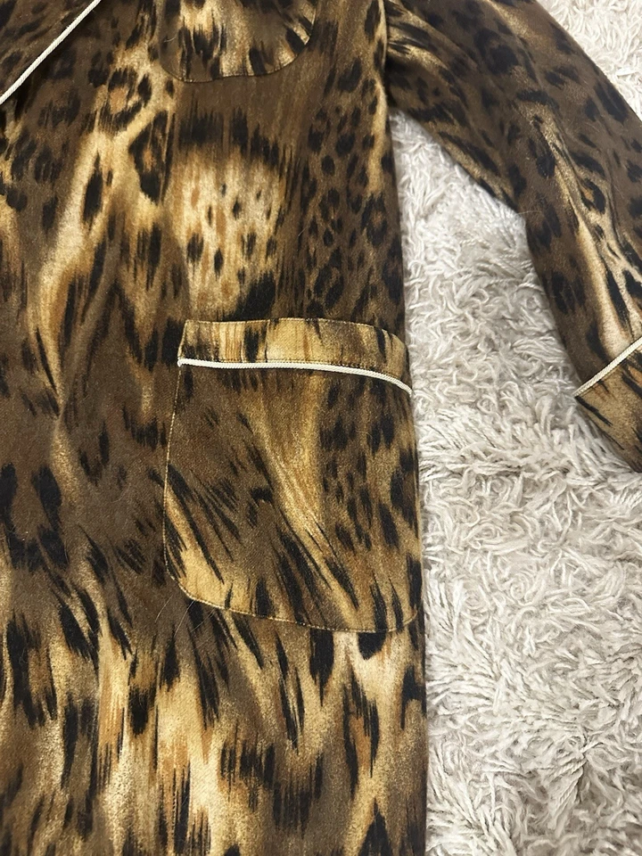 Bata Loro Piana Hecha en Italia 100% Cachemira “Babydoll” Talla M Estampado Leopardo Foto 4 de 4