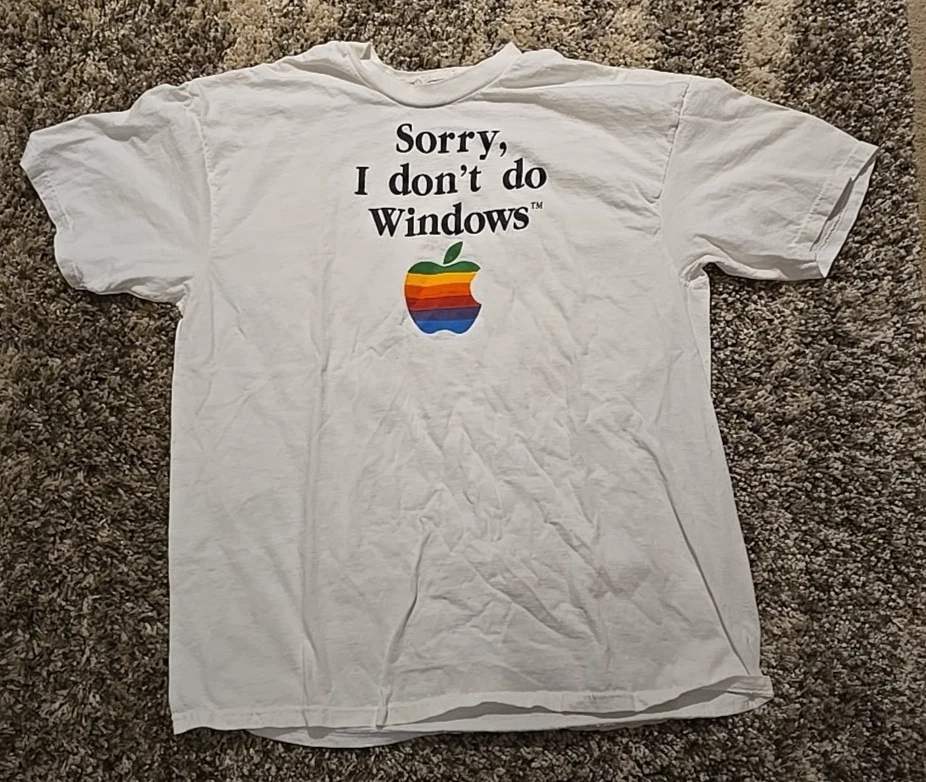 Camiseta recortada Apple vintage de los años 80 "Sorry, I don't Do Windows" en blanco Foto 3 de 4