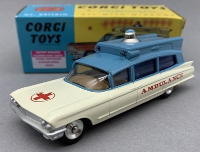 Cadillac Superior Ambulance Krankenwagen Corgi Toys 437 Repro OVP NEU