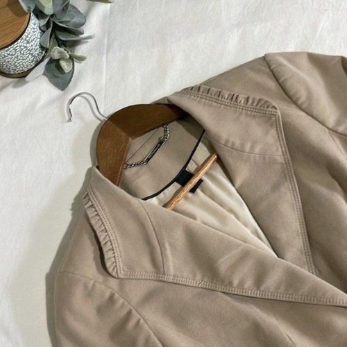 White House Black Market Two Button Blazer Ruffle Lapel Peplum Hem Beige 4 - Picture 6 of 10