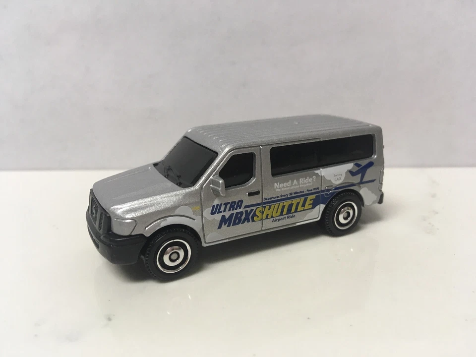 Nissan NV 2014 14 furgoneta aeropuerto coleccionable escala 1/64 diecast modelo diorama Foto 4 de 4