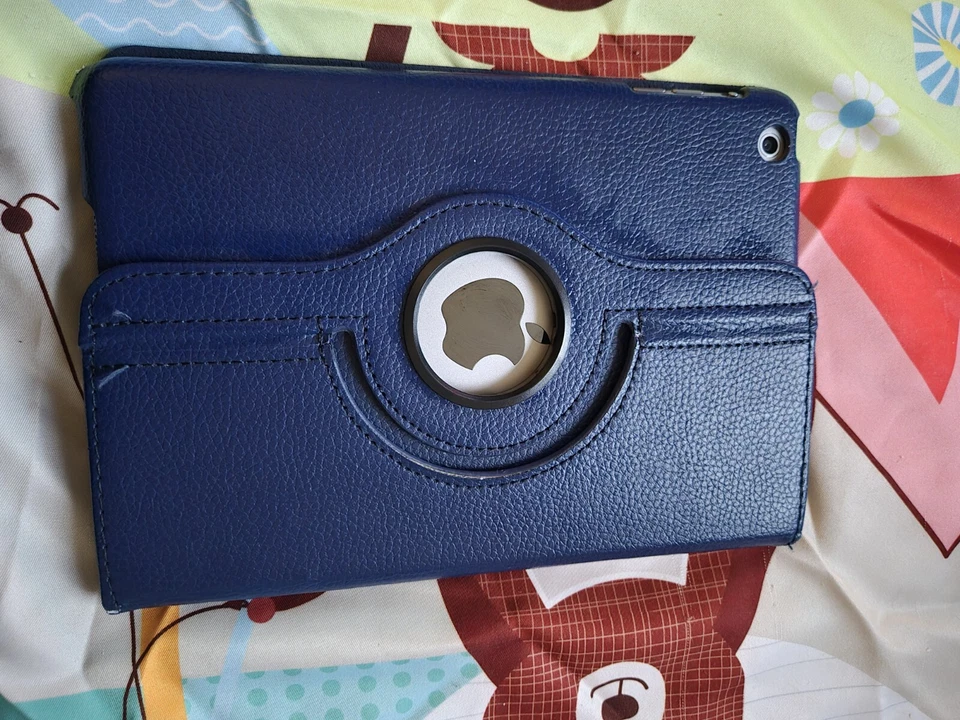 Apple iPad Mini 1st Generation 7.9 Inch Tablet Wifi 16GB Storage Space Grey 2012 - Image 4 of 4