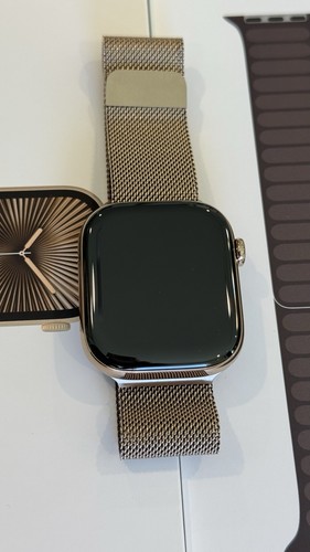 Apple Watch Series 10 46mm Titanium Gold AT&T - Photo 2 sur 8
