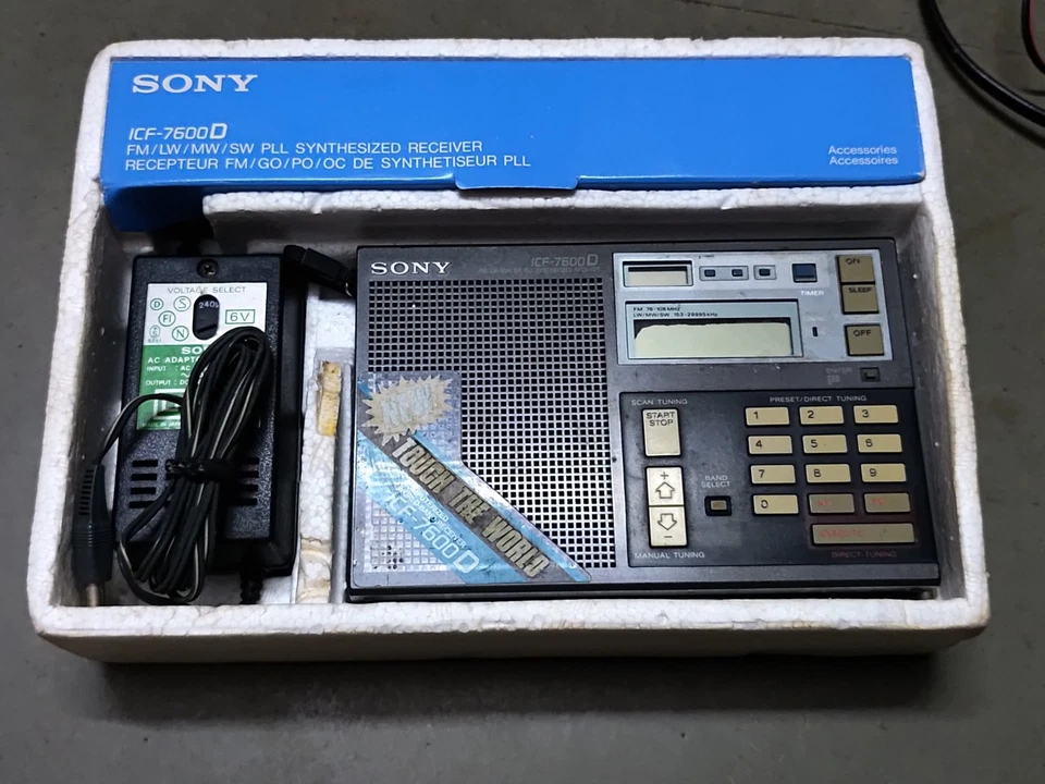 SONY ICF-7600D Digital Portable World Radio FM/LW/MW/SW Synthesized Pocketbook - Image 2 of 4