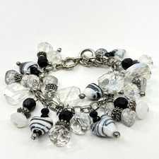 Vintage Y2K Black & White Glass Heart Dangle Charm Toggle Bracelet Classic Boho
