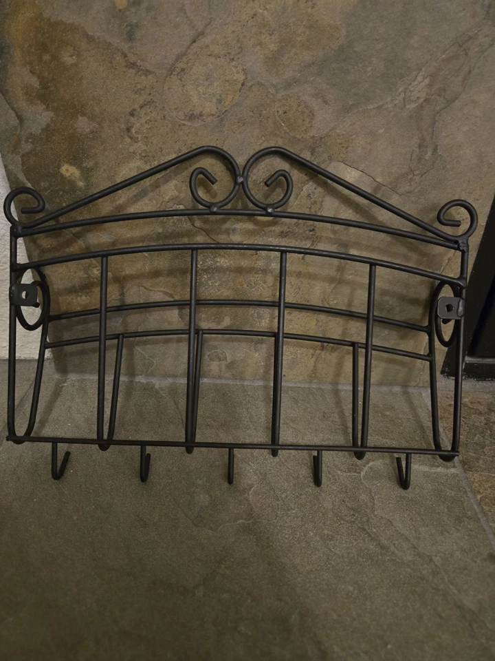 Organizador de correo Spectrum Scroll montado en la pared con ganchos para llaves, entrada de montaje en pared... Foto 4 de 4