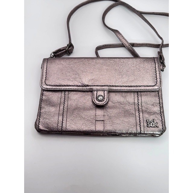 The Sak Iris Crossbody Bag Metallic Silver Leather Wallet On A String Purse